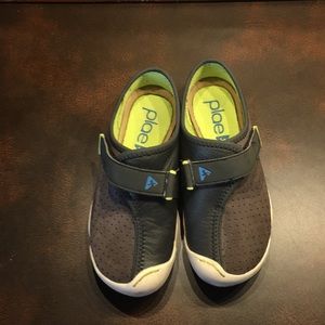 Plae shoes (little boys 13)